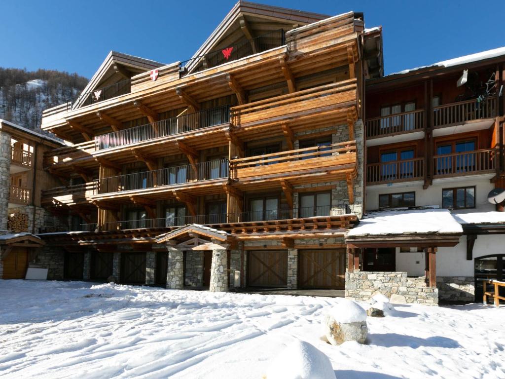Appartement de luxe avec cheminée, balcon et services inclus, au pied de la forêt de Bellevarde - FR-1-694-12 - 3