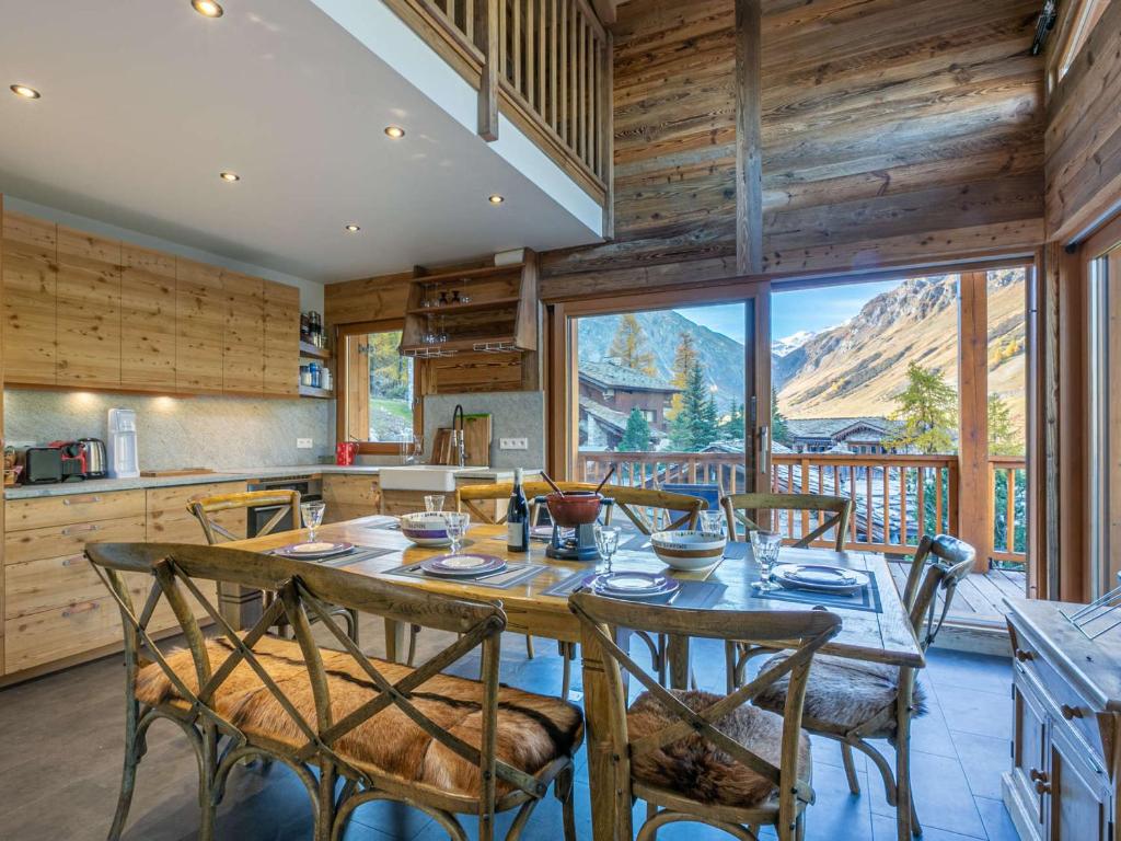 Appartement chalet de luxe à Val-d'Isère avec garage, balcon et wifi, à proximité des pistes - FR-1-694-88 - 2