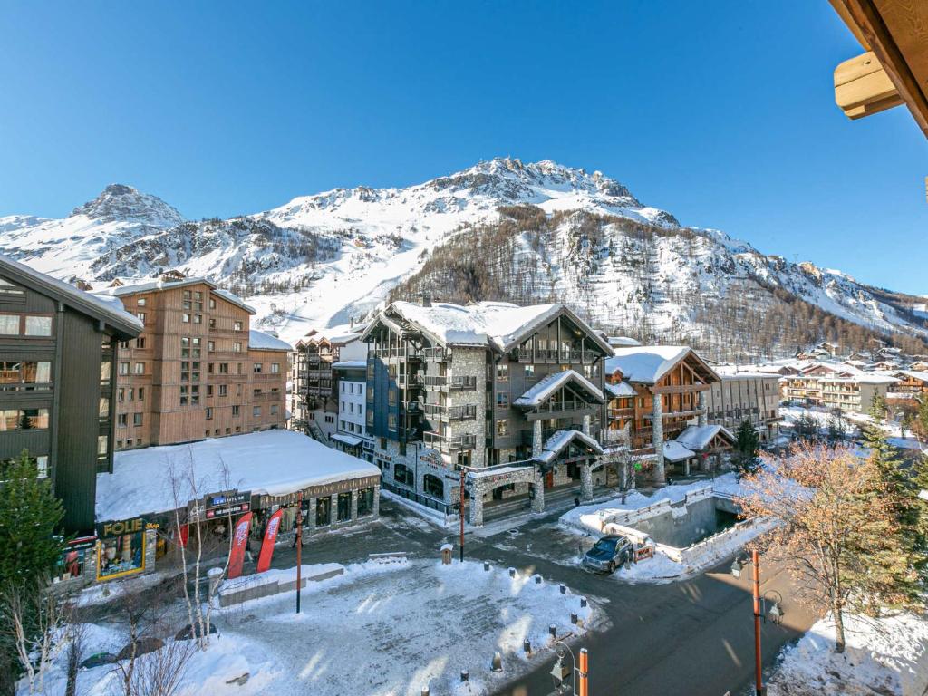 Appartement duplex haut de gamme avec cheminée au cœur de Val-d'Isère, proche des pistes et commodités - FR-1-694-104 - 3