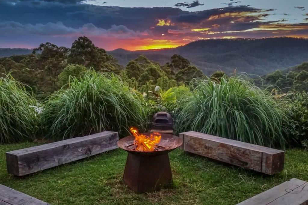 Mountain View Escape, Wongawallan