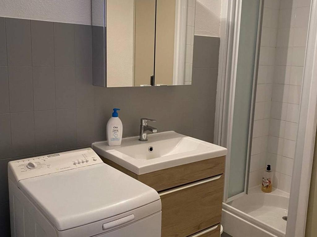 Appartement avec mezzanine, 4 pers, plage à 250m, parking privé, commerces à proximité - FR-1-81-43 - 4