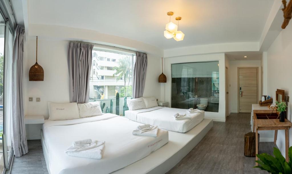 Meow Cat Cafe & Hotel, Pláž Patong