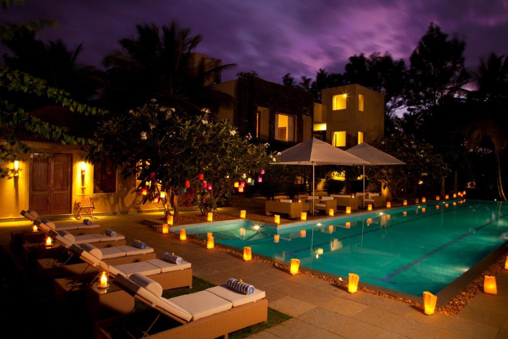 Swimming pool
