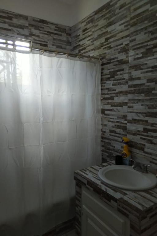 Unity Villa 3 bedroom with fans Wifi Parking photo