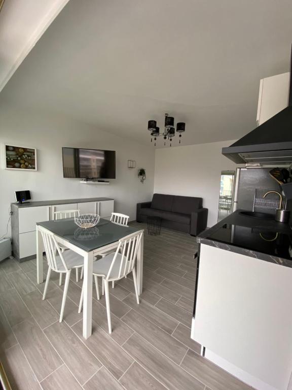 Superbe appartement rénové à neuf à 100m de la mer - 5