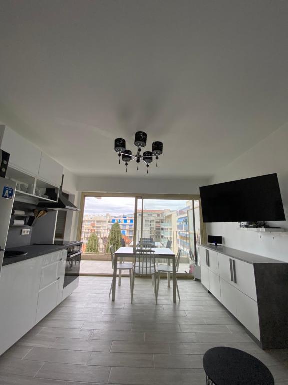 Superbe appartement rénové à neuf à 100m de la mer - 4