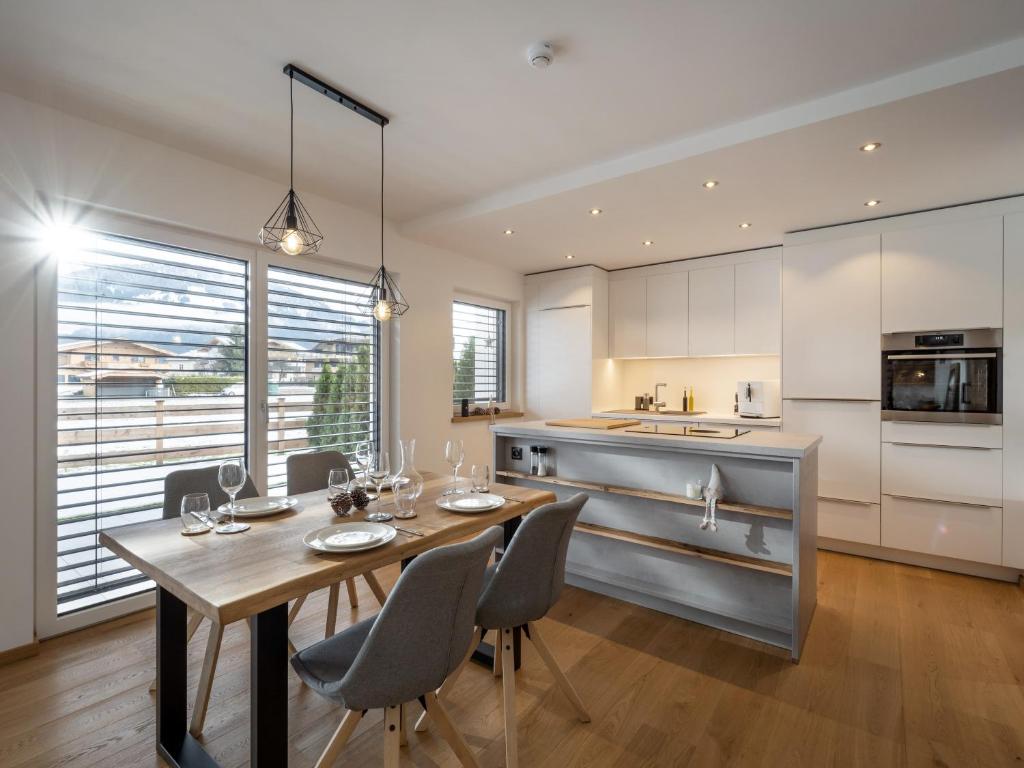 Ferienwohnung Tirolglück mit großem Garten - 1