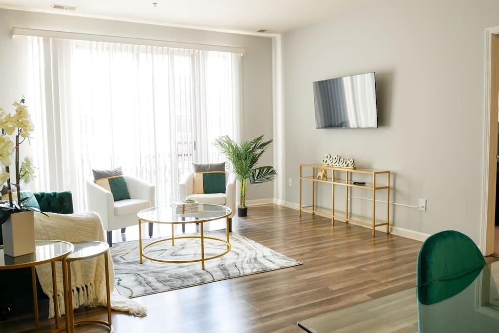 Chic Suite Business Travel By Museum W/D Smart TV
