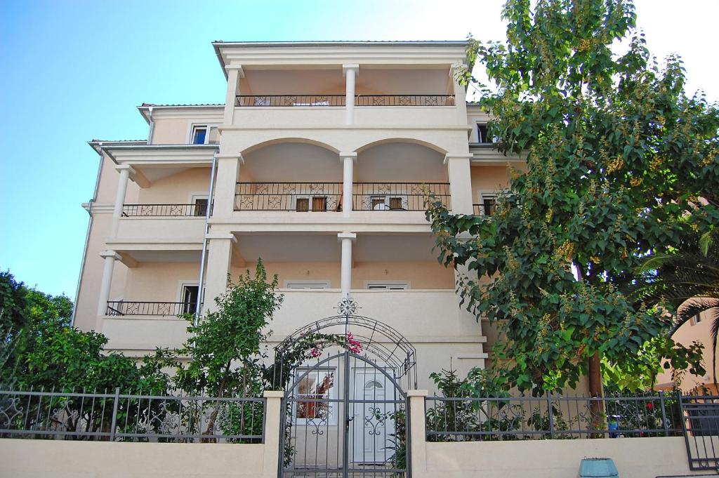 Vila Maslina Guesthouse — Hotel in Budva