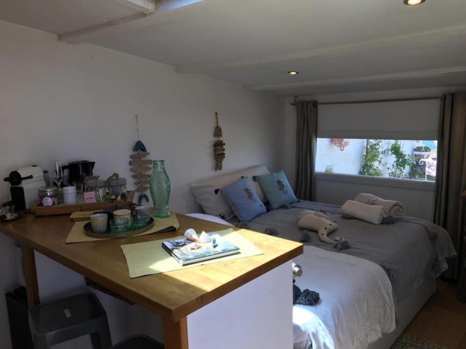 MAISON de PECHEUR LES PIEDS DANS L'EAU ET SON CABANON - 4