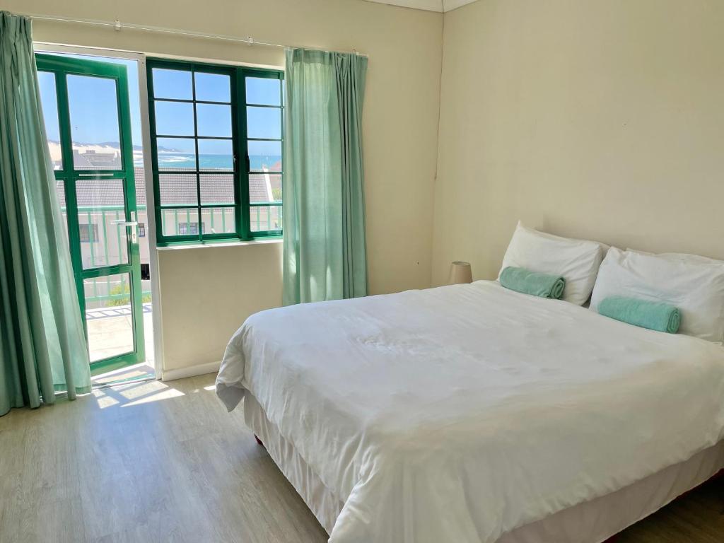 84 Settler Sands Beachfront Accommodation Sea View — Hotel in Port Alfred