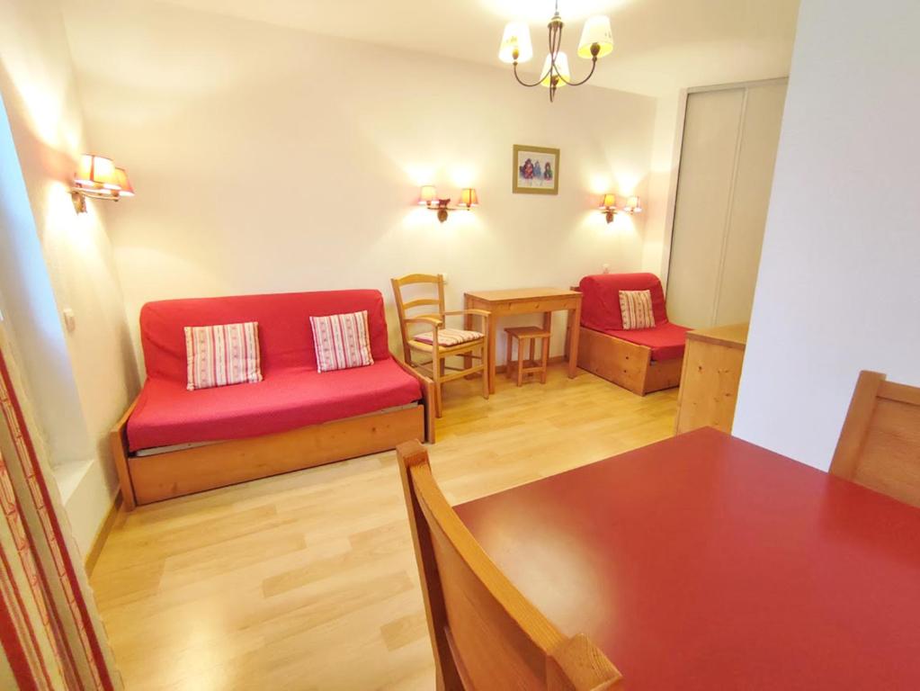 Le Marmotton, T2, centre Luchon, wifi, casier à skis, ascenseur, 5 personnes - 2