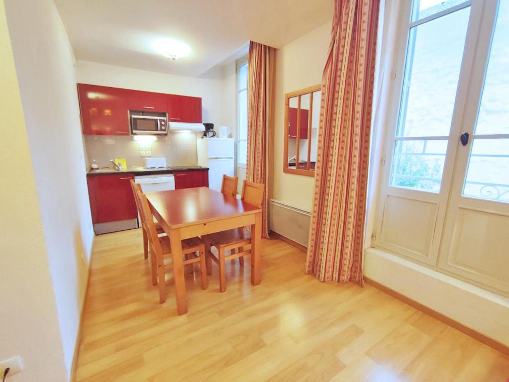 Le Marmotton, T2, centre Luchon, wifi, casier à skis, ascenseur, 5 personnes - 3
