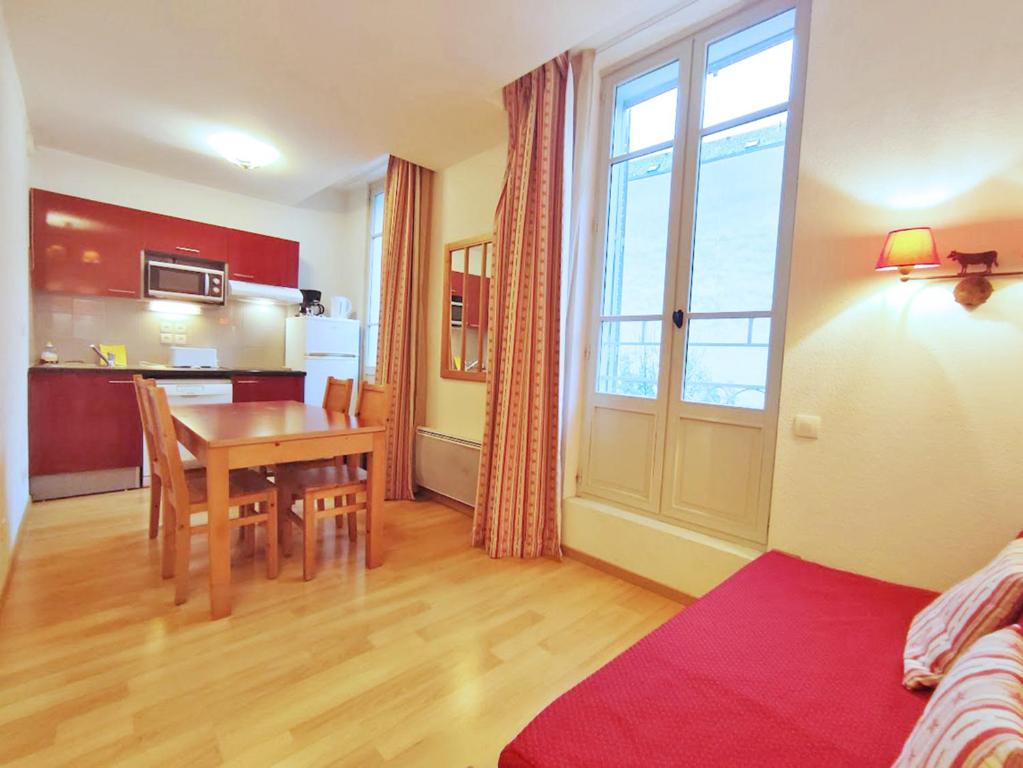 Le Marmotton, T2, centre Luchon, wifi, casier à skis, ascenseur, 5 personnes - 4