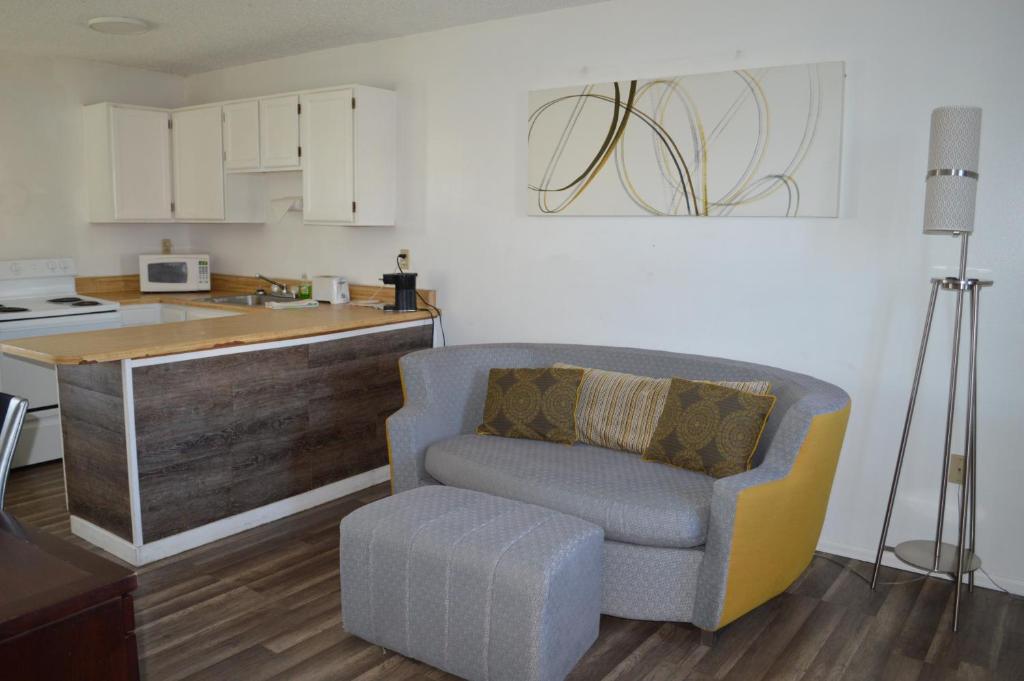 Travelodge by Wyndham Colorado Springs/Hwy 24 E photo