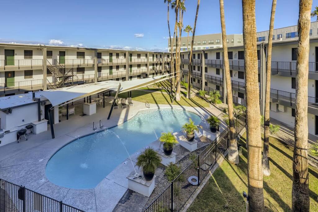 Pool - Free Parking - 2 Bed 2 Bath Gym - Laundry photo