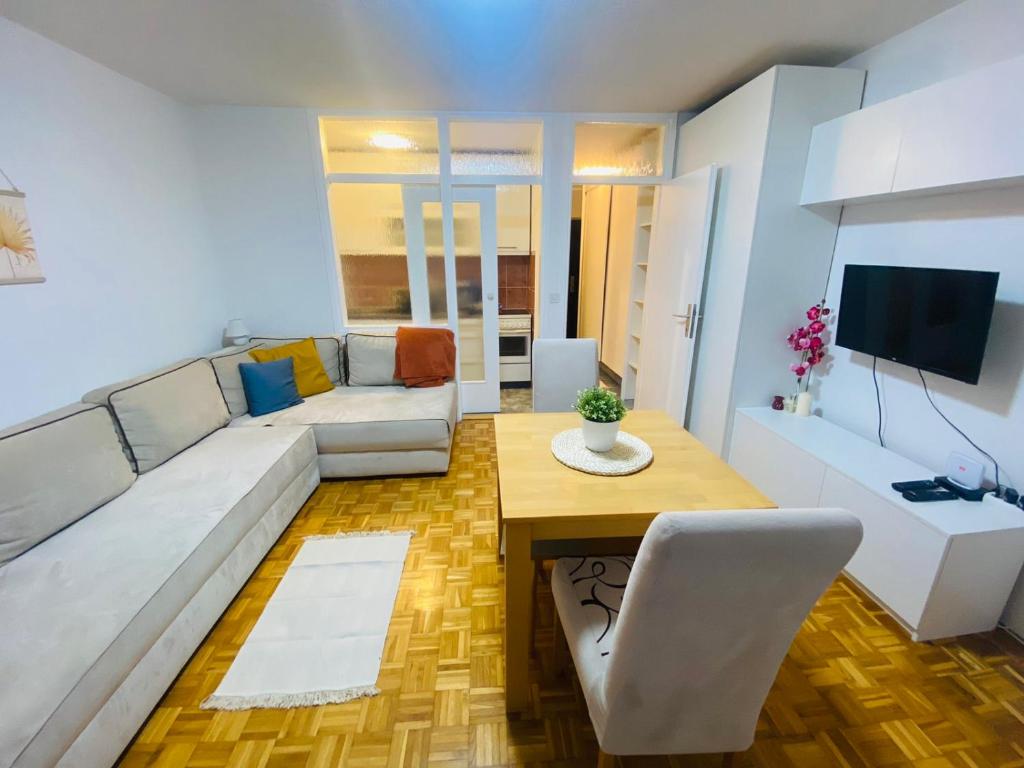 Studio Apartment Dobrinja - 2