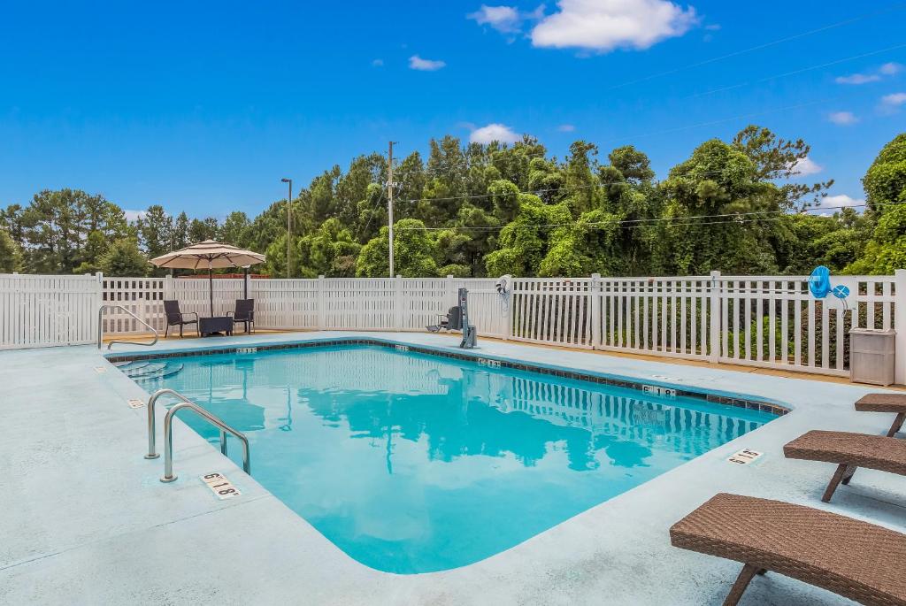 Hometown Inn Thomasville photo
