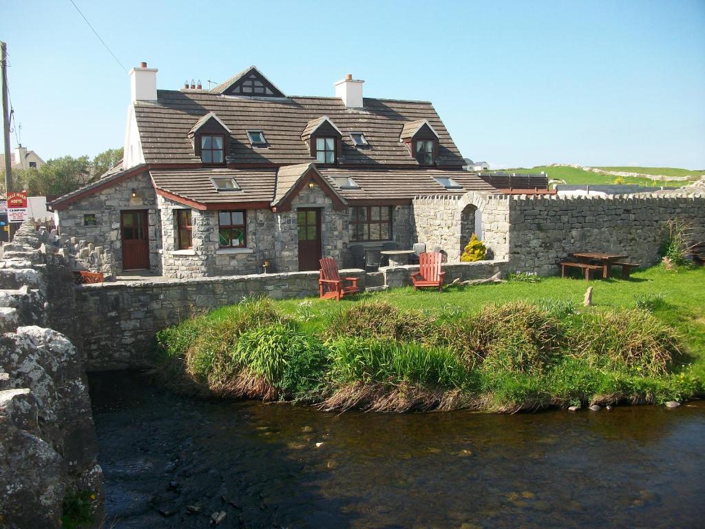 Aille River Tourist Hostel and Camping Doolin — Hotel in Doolin