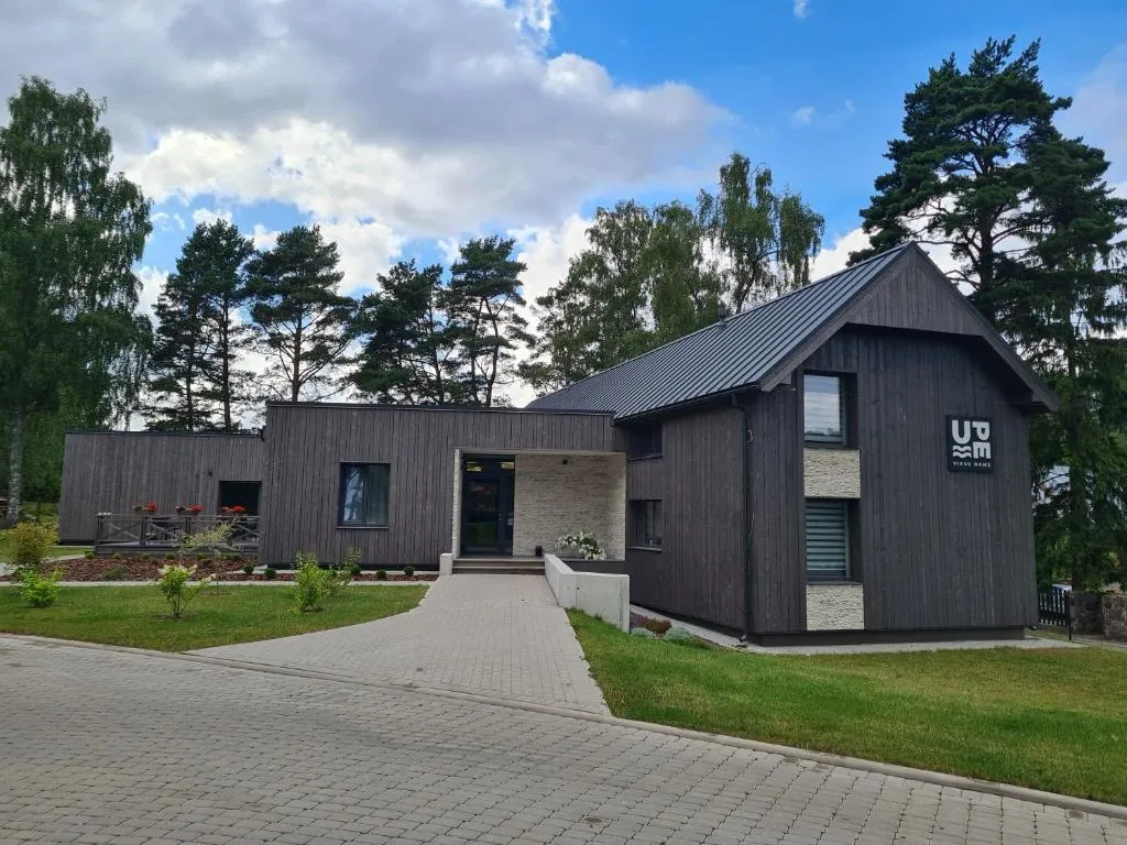Viesu nams UPE, Hotel in Roja