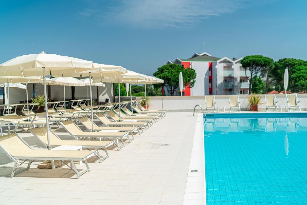 Hotel Jasminum — Basen in Bibione, Wenecja Euganejska