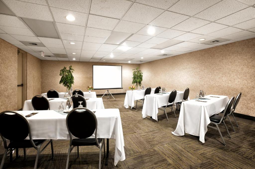 Westmark Fairbanks Hotel and Conference Center photo