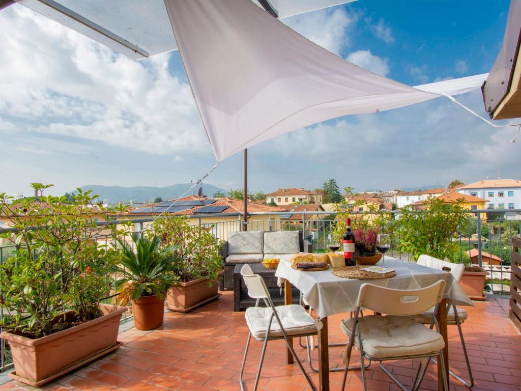 Apartment La Rondine - LUU280 by Interhome — Hotel in Lucca