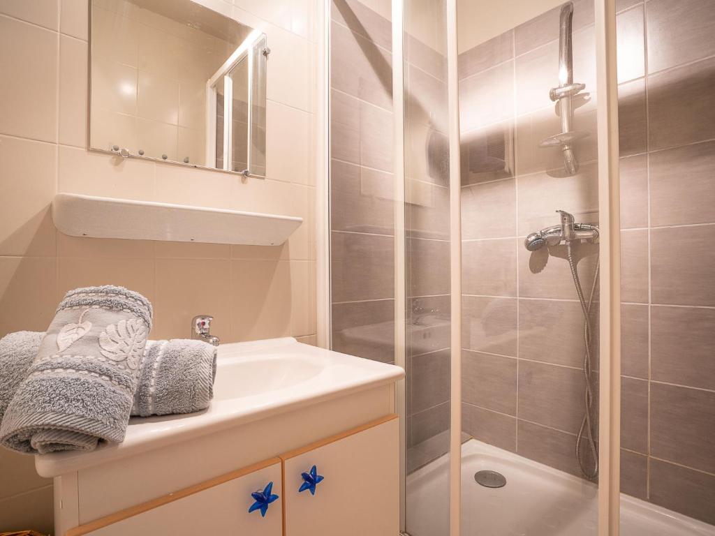 Apartment Les Lauzes D12 by Interhome - 4