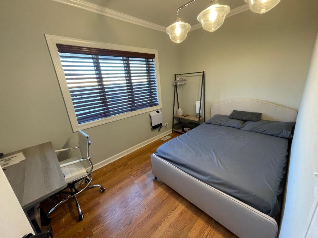 Room in Apartment - Feel At Home In Flo Bright Welcoming Private Room