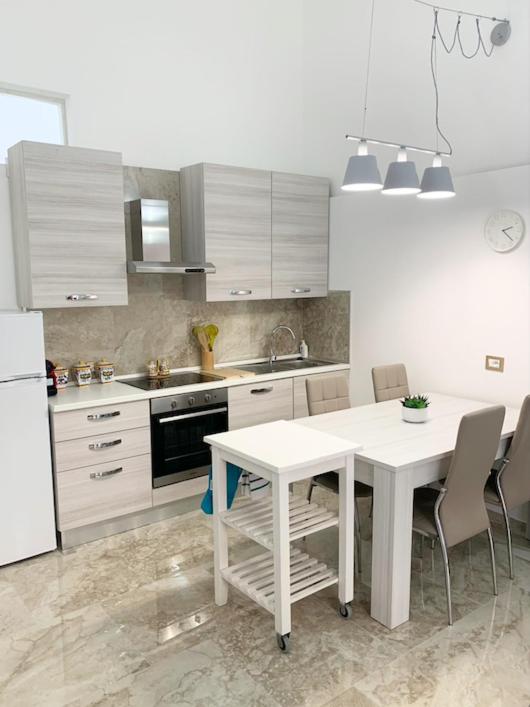 Giorgi Lux - 4