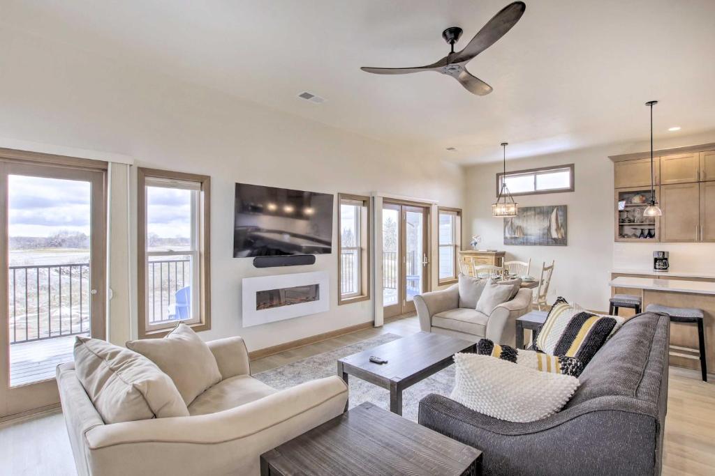 Spacious Recently Built Home Less Than 1 Mi to Lake!, Pipe