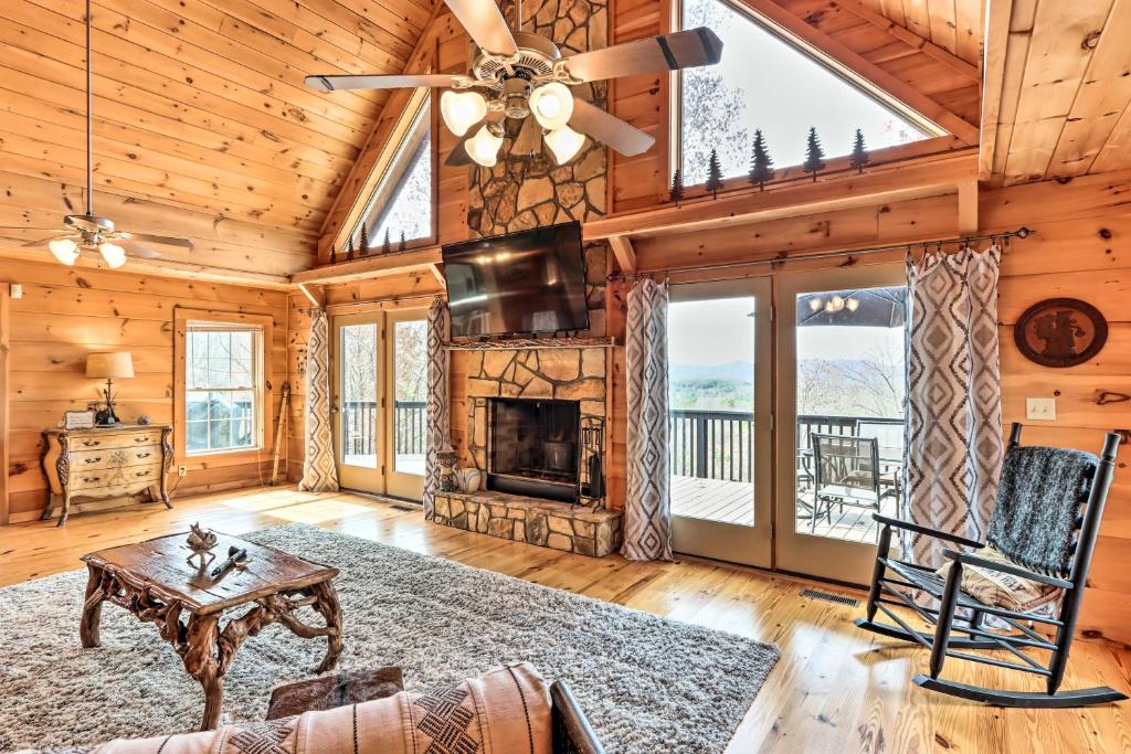 Blue Ridge Mtns Cabin with Deck and Game Room!