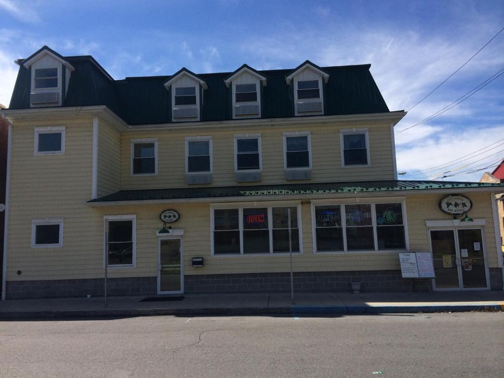 The City Hotel Bar &amp; Grill — Hotel in Northern Cambria