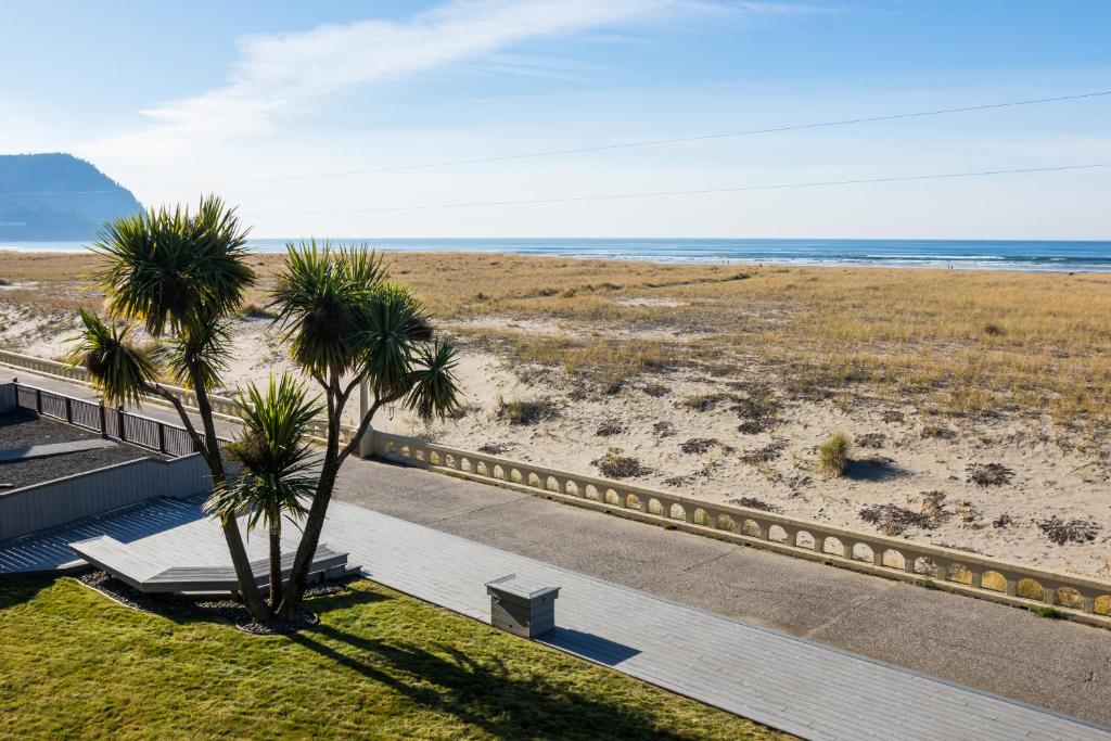 Inn of the Four Winds Seaside Oceanfront