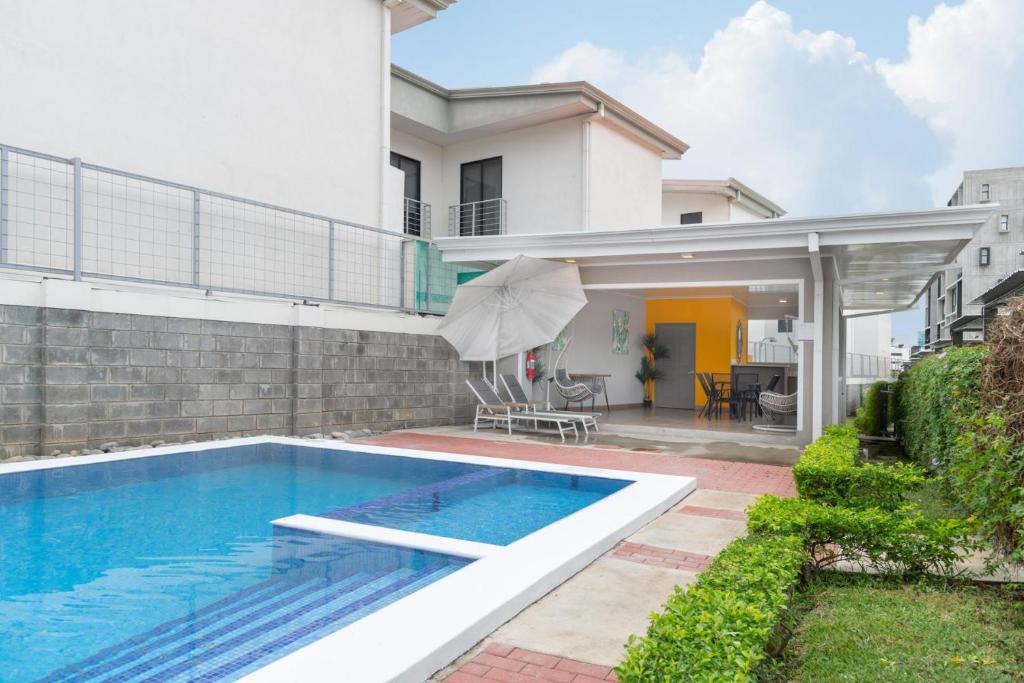 Boulevard Park Apto #27 - 2BDRM - Selena Segura — Hotel in Heredia
