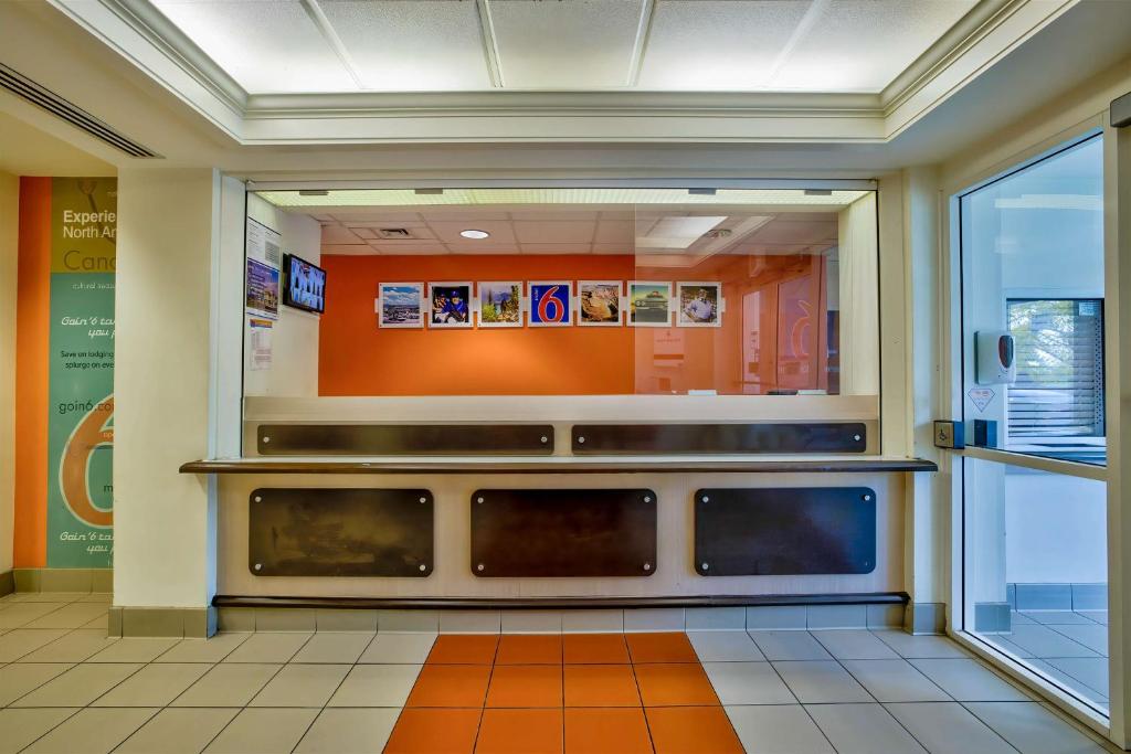 Motel 6-Burlington, ON - Toronto West - Oakville photo