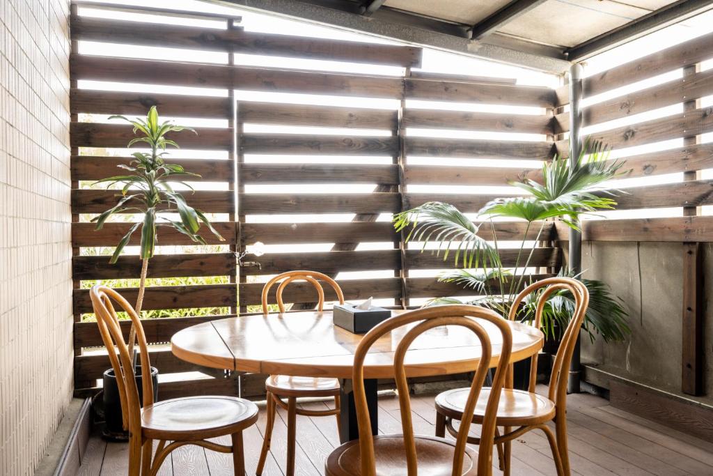 Shared lounge/TV area