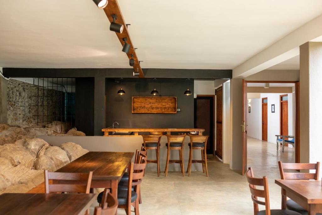 Bar/lounge, Birds Park in Kurunegala