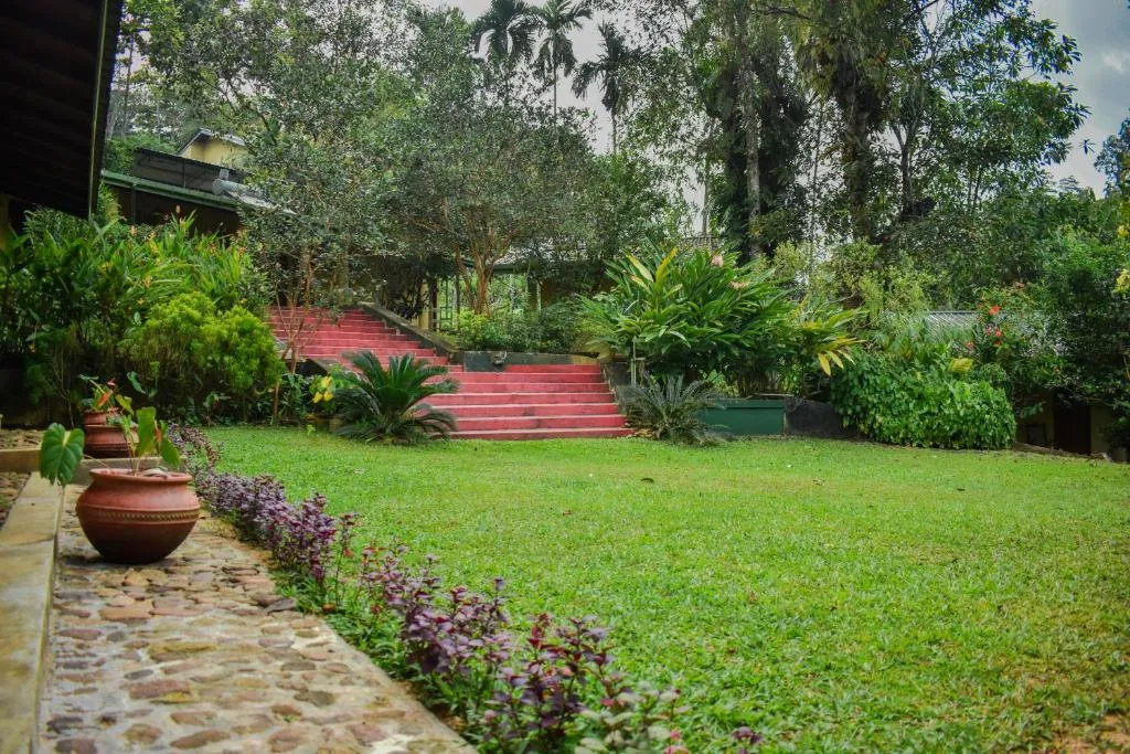 Blue Magpie Lodge Sinharaja，位于Kudawe的酒店