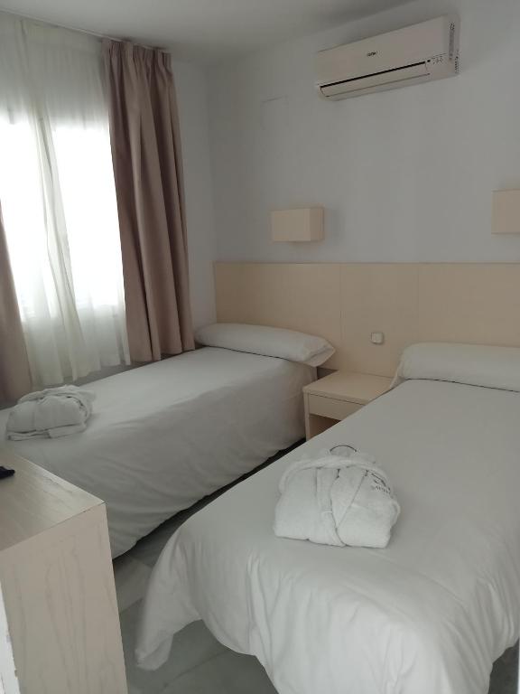 Lagos de Fañabé Beach Resort — Hotel rooms in Costa Adeje, Canary Islands