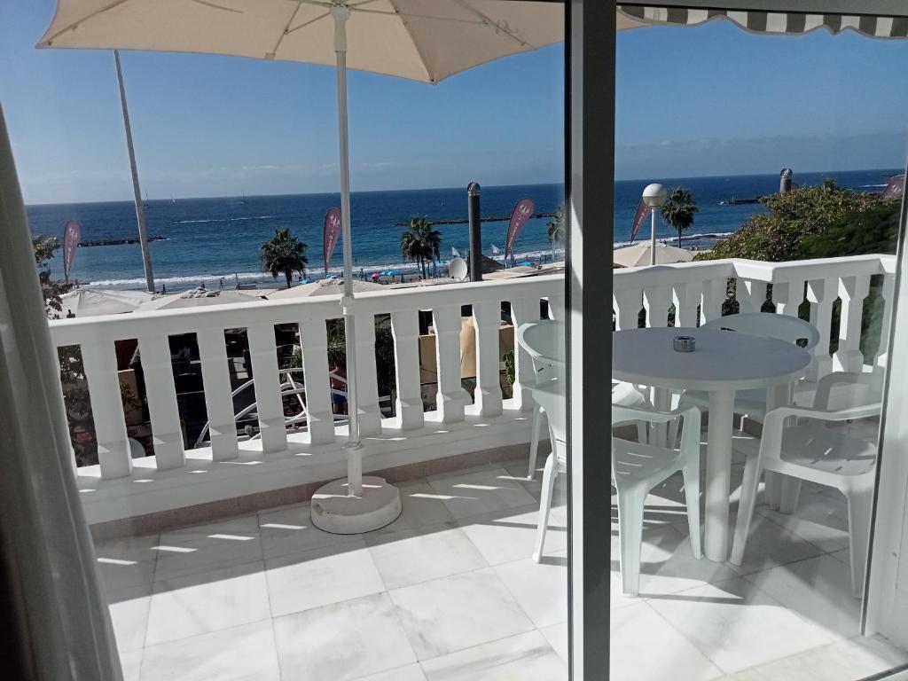 Lagos de Fañabé Beach Resort — Hotel rooms in Costa Adeje, Canary Islands