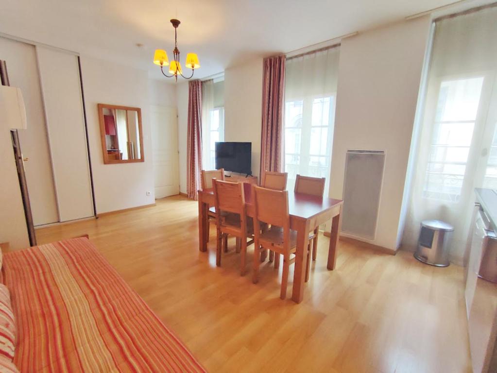 Ostal, T3, centre Luchon, wifi, casier à skis, ascenseur, 6 personnes - 2