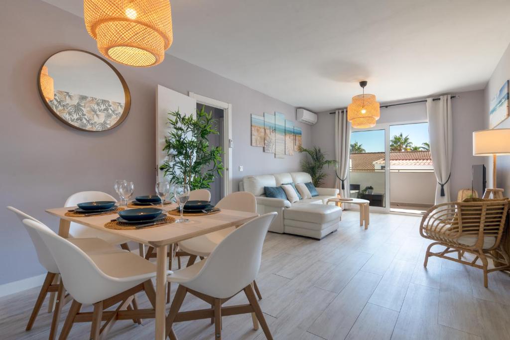 Lets in the Sun Sea View Apartment Calabella - 3