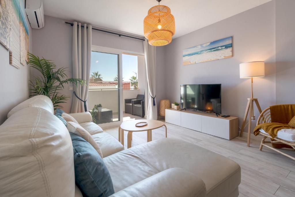 Lets in the Sun Sea View Apartment Calabella - 2