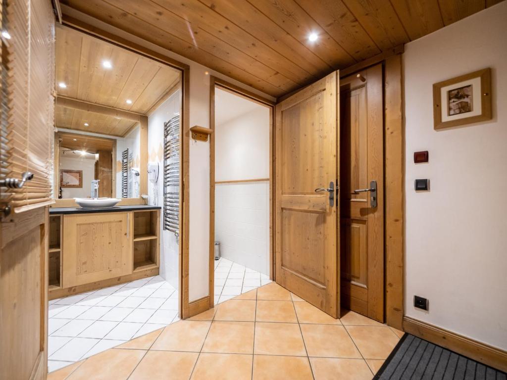 Charmant Appartement Proche Pistes avec Balcon et WIFI - FR-1-502-374 - 2