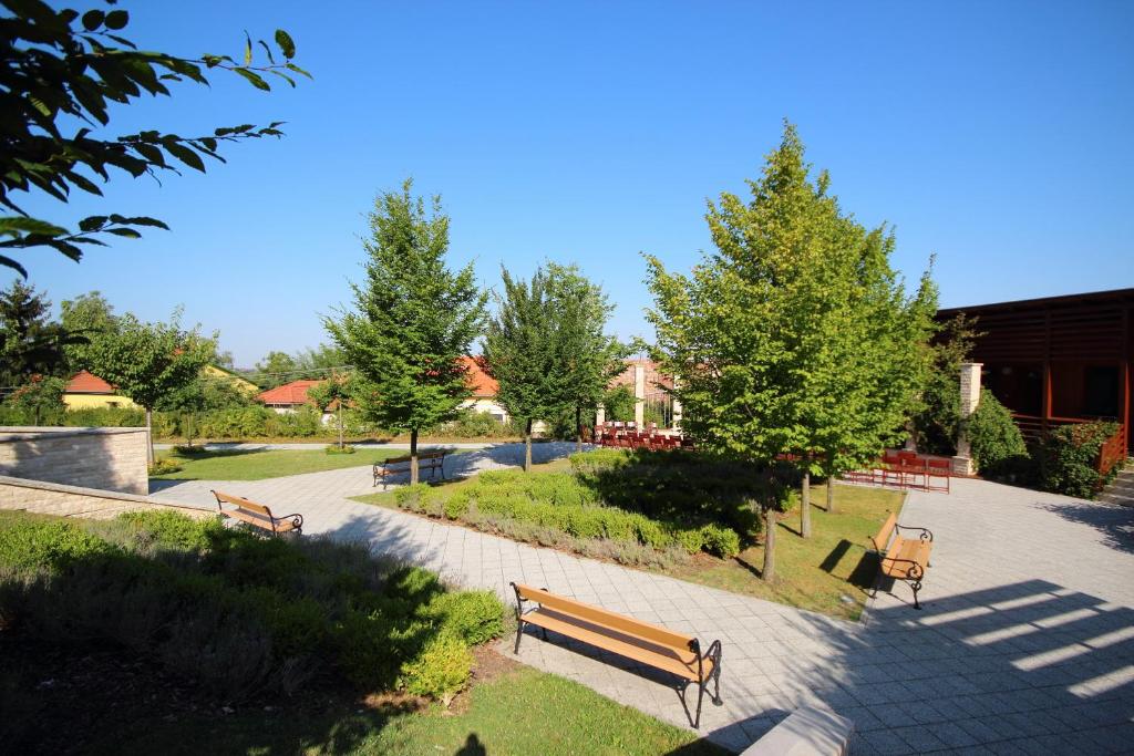 Hotel Adalbert Szent Gyorgy Haz photo