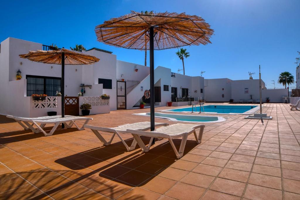 Sea Waves Lanzarote- 500m from Playa Grande, Pool and Terrace By Lanzarote Vacation Homes - 2