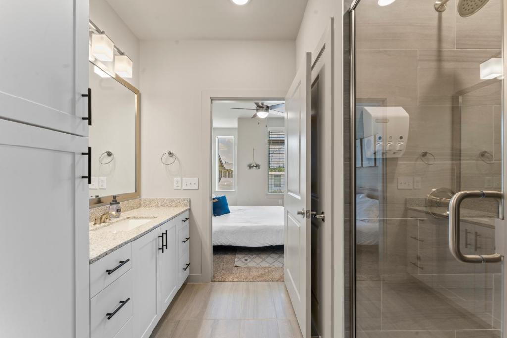 Vivant - Luxury Central Apts - Free Parking, Gym, Fast WiFi photo