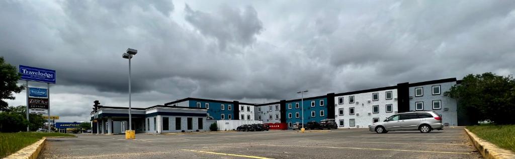 Travelodge by Wyndham Regina photo