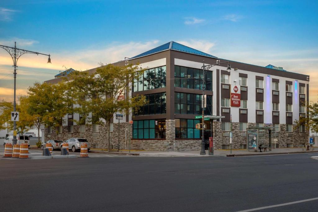 Best Western PLUS Brooklyn Bay Hotel photo